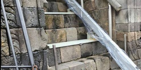 Adanya eskalator di Candi Borobudur yang viral di media sosial.(Foto: Tangkapan layar X@MurtadhaOne1)