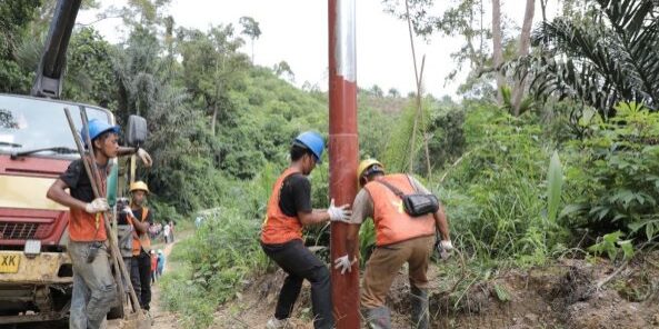 Penantian 80 tahun berakhir, cahaya listrik terangi Dusun Untemungkur 