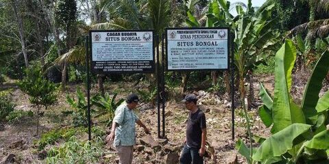 Ichwan Azhari saat melakukan penelitian di Situs Bongal, Sumut. (Foto Dok: Ichwan Azhari)



