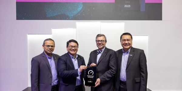 Manajemen MyRepublic, perusahaan penyedia layanan internet berbasis fiber optik di Indonesia