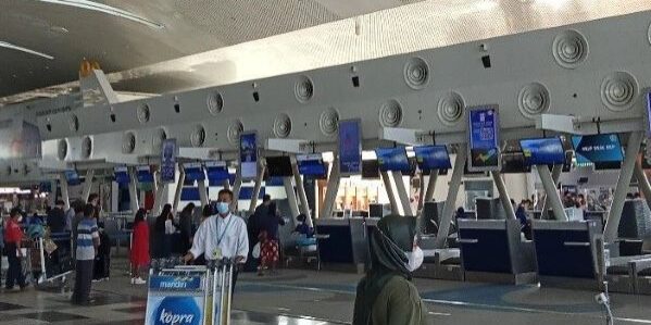Kondisi lantai dua bandara Kualanamu pada saat abu vulkanik Sinabung mengintai Kualanamu, sejumlah penerbangan terdampak. (Foto: Fadmin Malau)


