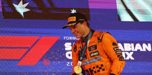 Oscar Piastri - McLaren, Juara Grand Prix Arab Saudi