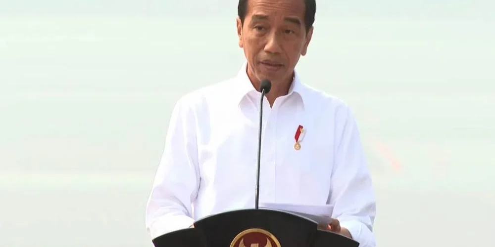 Presiden Jokowi, di SMKN 1 Purwakarta, Jawa Barat, Kamis, (9/11/2023). Jokowi enggan untuk mengomentari pencopotan Anwar Usman sebagai Ketua MK. Dia menegaskan putusan itu merupakan ranah yudikatif. 


