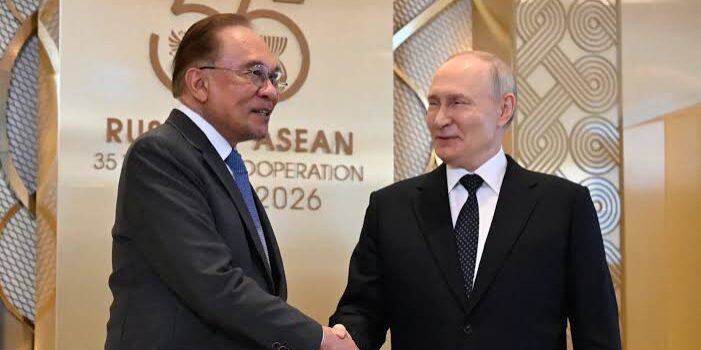 PM ANwar Ibrahim dengan Presiden Vladimir Putin