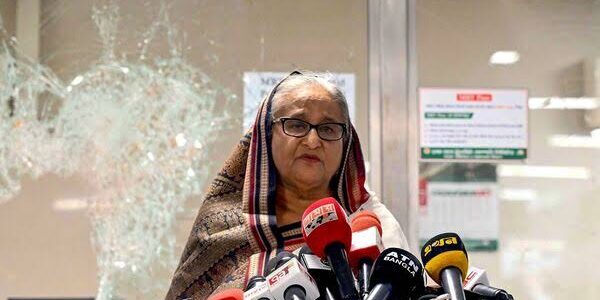 PM Bangladesh Sheikh Hasina mundur