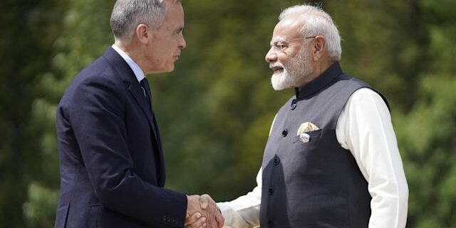 PM Mark Carney dengan PM Narendra Modi
