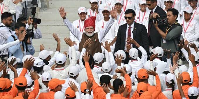 PM Narendra Modi bersama Generasi Muda