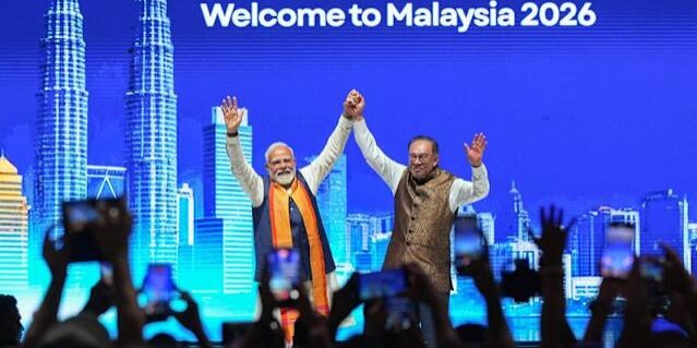 PM Narendra Modi bersama PM Anwar Ibrahim