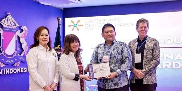 Purinusa Ekapersada menerima penghargaan ajang ESG Governance KADIN–GAPPS International Awards 2026. (Foto: dok APP Group)