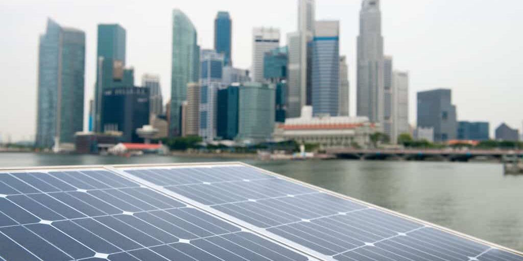 Panel surya di Singapura