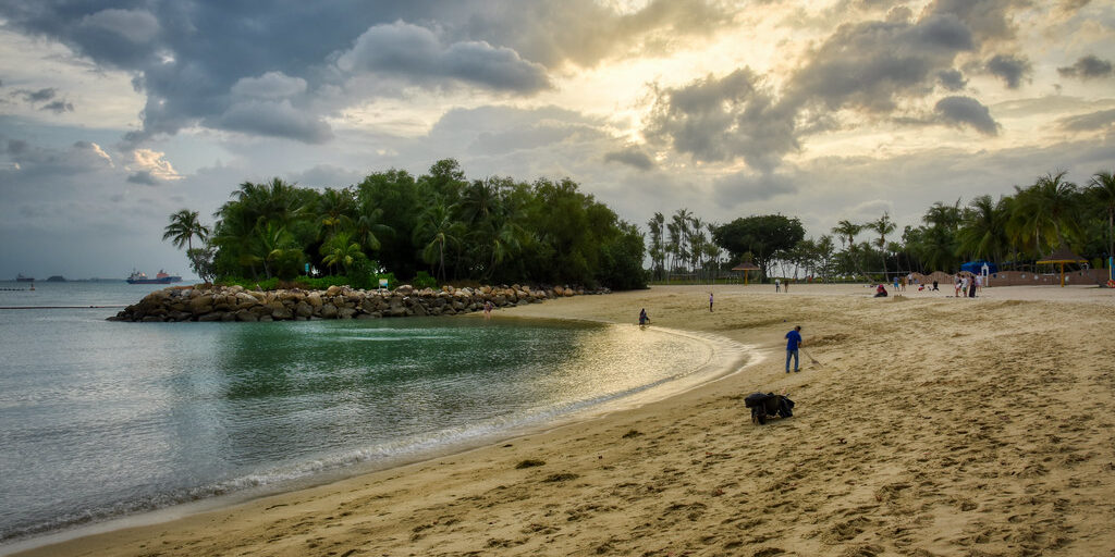 Pantai Sentosa - Singapura setelah pembersihan