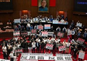 Parlemen Taiwan Terlibat Perdebatan