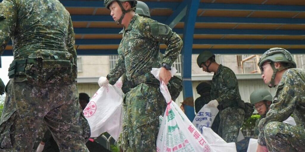 Pasukan dikerahkan untuk hadapi Gelombang Badai