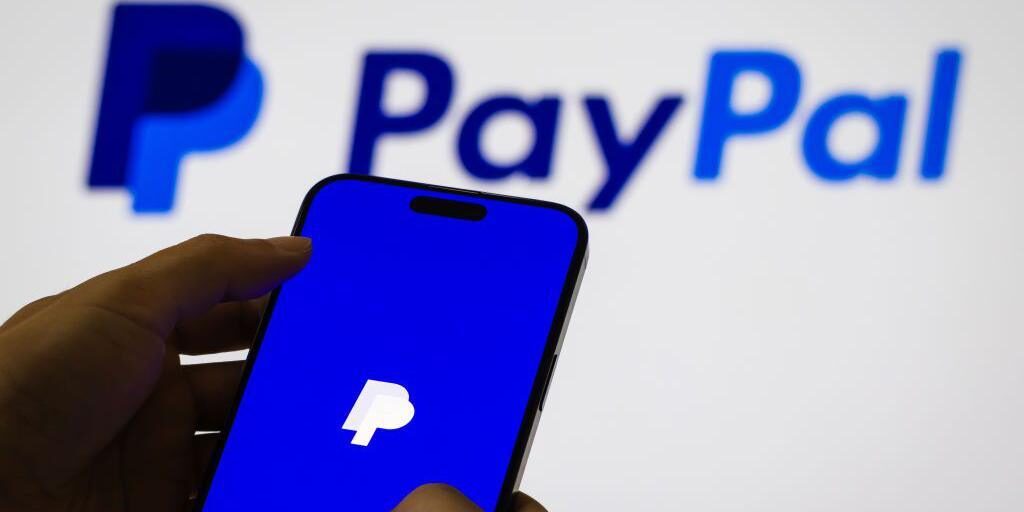 PayPal Laba Tembus Target