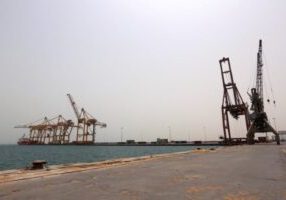 Pelabuhan Laut Merah Hodeidah, Yaman yang dikuasai Houthi.