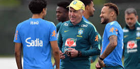 Pelatih Carlo Ancelotti dengan Neymar