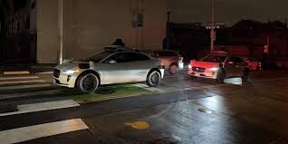 Pemadaman listrik di San Francisco mengakibatkan Taksi Robot Waymo mogok