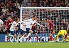 Pemain Tottenham Hotspur merayakan gol kemenangan