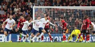 Pemain Tottenham Hotspur merayakan gol kemenangan