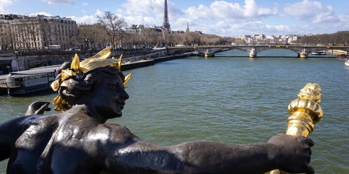 Pemandangan Sungai Seine - Paris,Prancis