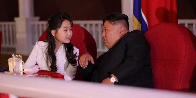 Pemimpin Korea Utara Kim Jong Un dengan putrinya, Kim Ju Ae