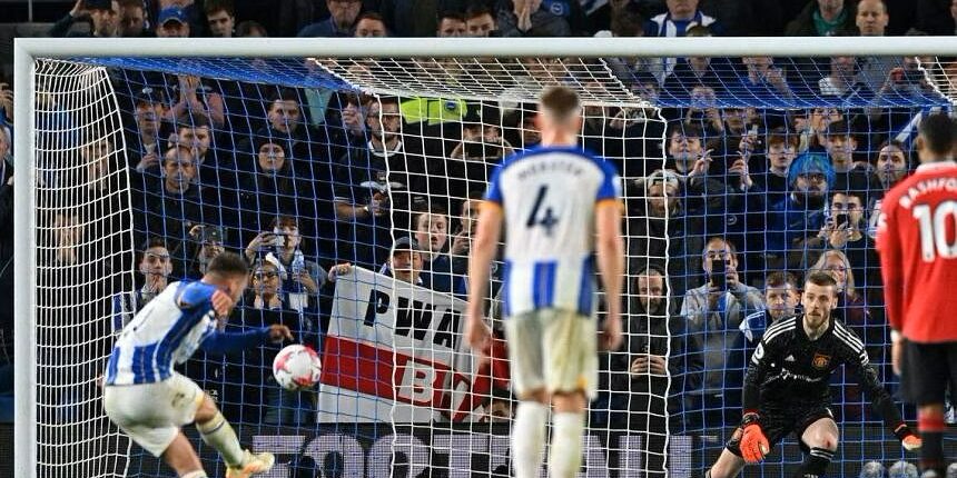 Penalti MacAllister ke gawang David de Gea (MU)