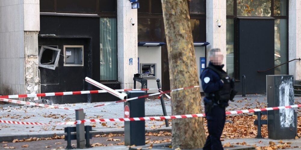 Pencuri membobol sebuah butik di kota Roubaix