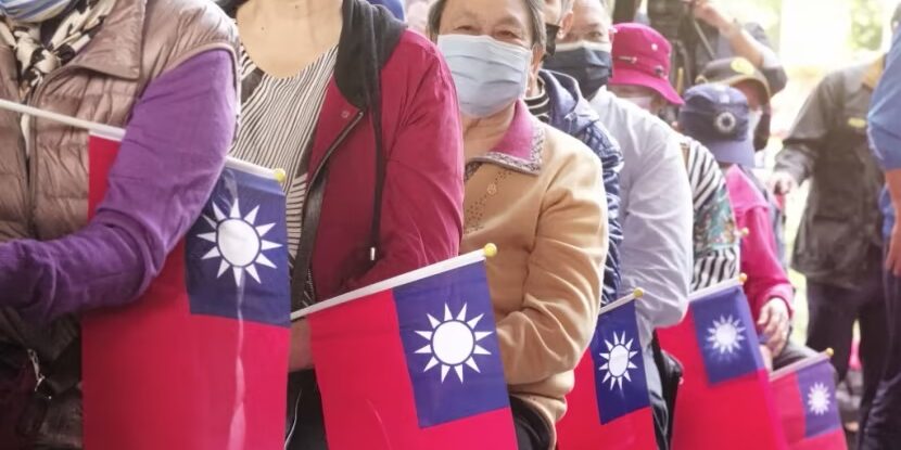 Pendukung Chiang Wan-an dari partai oposisi utama Kuomintang (KMT)