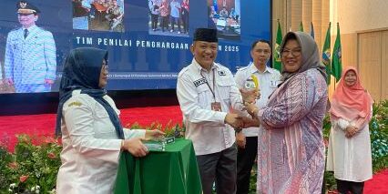 PT The Univenus Serang raih penghargaan Emas P2K3

