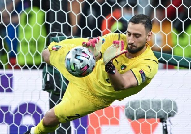 Penyelamatan kiper Donnarumma - AC Milan