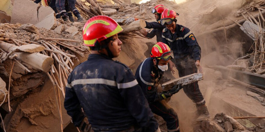Penyelamatan korban gempa di Maroko
