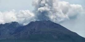 Peringatan hujan abu akibat gunung berapi meletus