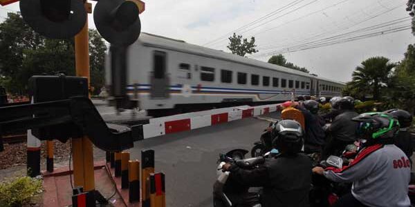 Perlintasan sebidang jalur Kereta Api

