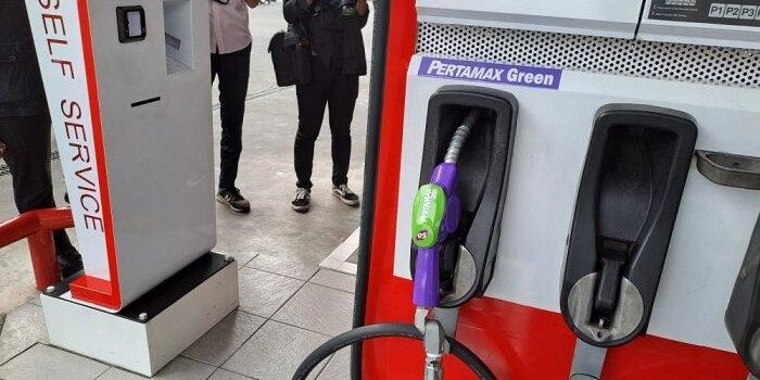 Pertamax Green 95, bbm campuran bioetanol 5 persen, mulai dijual di sejumlah SPBU di Jakarta dan Surabaya.

