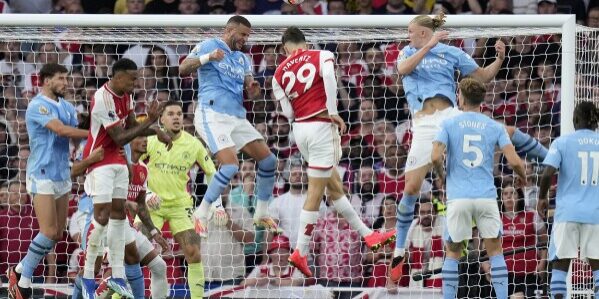 Pertarungan seru Arsenal dengan Manchester City