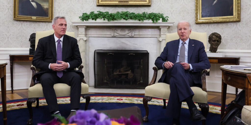 Pertemua Joe Biden dengan Kevin McCarthy