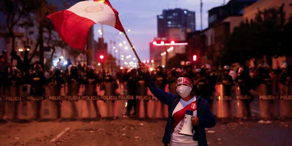 Peru tutup bandara karena protes nasional