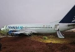 Pesawat Boeing 737 tergelincir