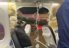 Pesawat Boeing Alaska Airlines yang panelnya meledak