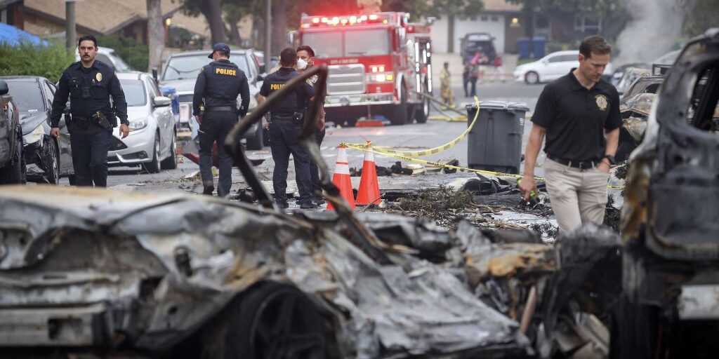 Pesawat Kecil Jatuh di San Diego
