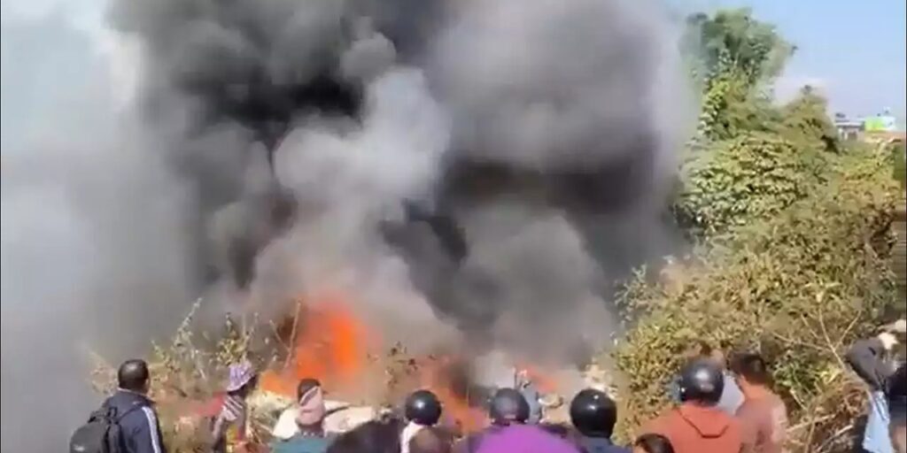 Pesawat jatuh dan terbakar di Nepal