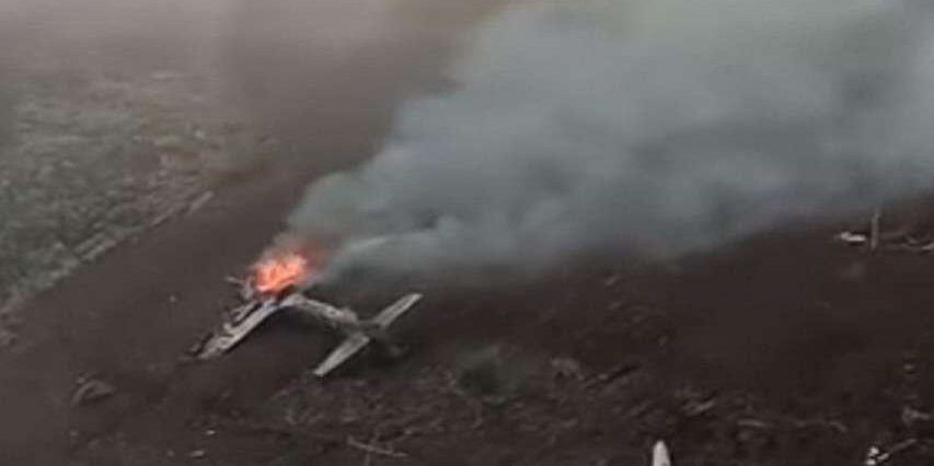 Pesawat TNI AU jatuh di kawasan lereng Gunung Bromo, tepatnya di sekitar Desa Keduwung, Kecamatan Puspo, Pasuruan, Jawa Timur, Kamis (16/11/2023). 


