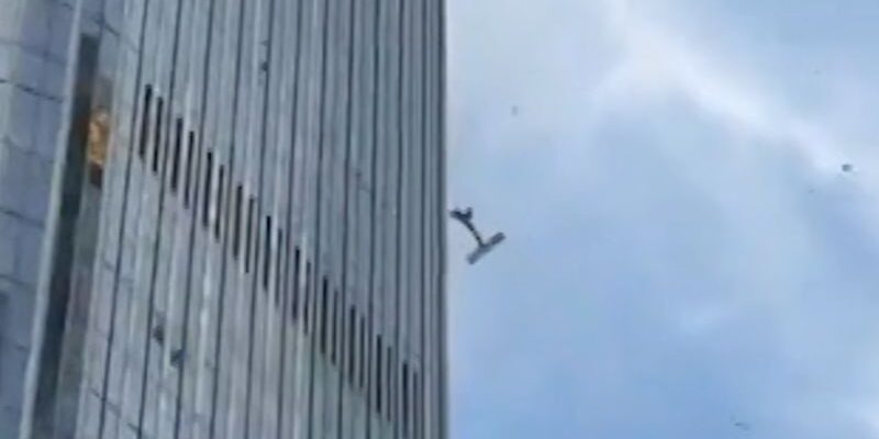 Pesawat kecil tabrak gedung pencakar langit di Beijing