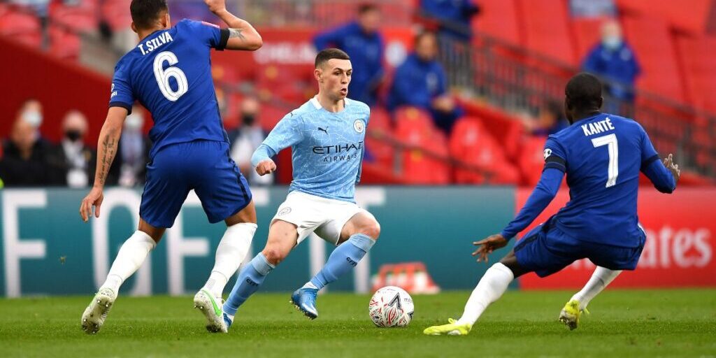 Phil Foden (Man City) dibayangi 2 pemain Chelsea