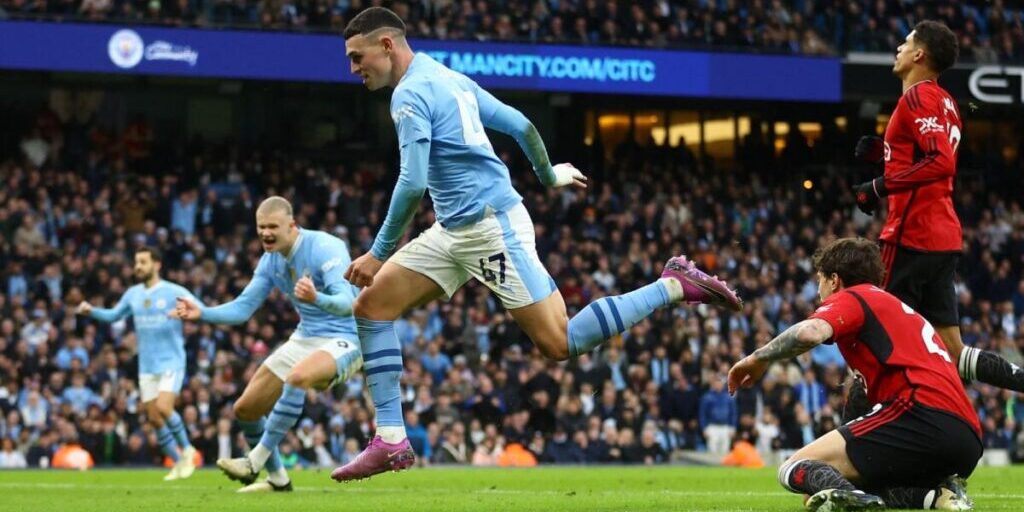 Phil Foden mencetak gol ke gawang M