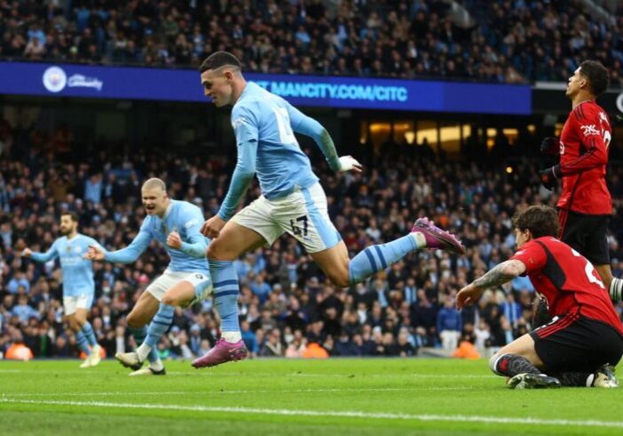 Phil Foden mencetak gol ke gawang M