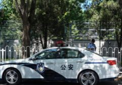 Polisi dan Petugas Keamanan berjaga di Kedubes Jepang - Beijing