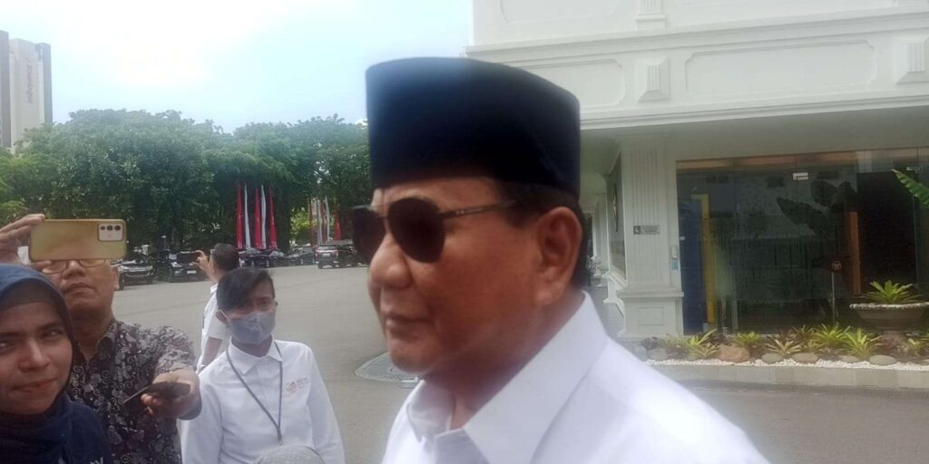 Prabowo Subianto ketika tiba di Kompleks Istana Kepresidenan, Senin (8/7/2024).