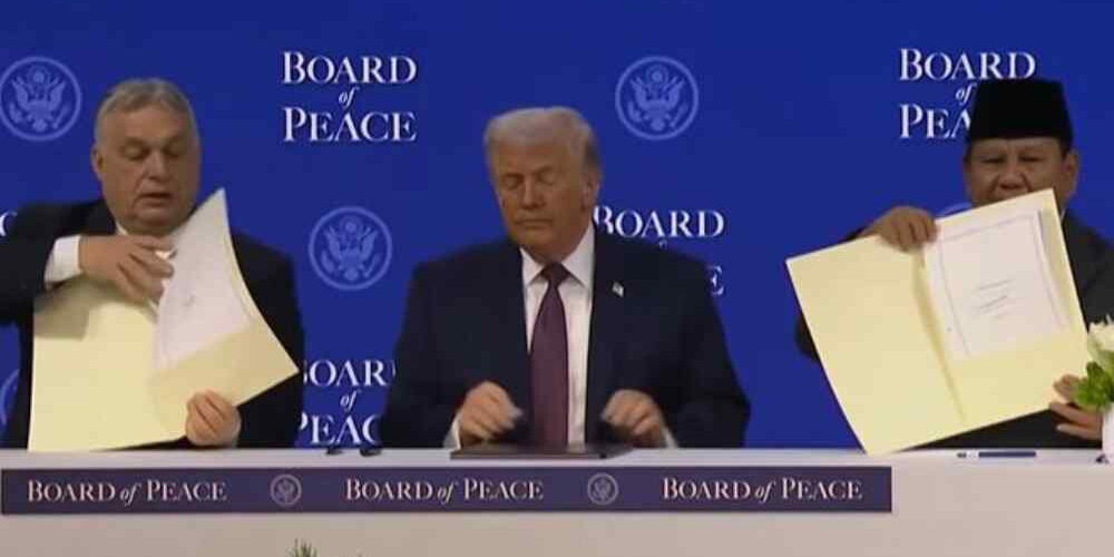 Presiden Republik Indonesia Prabowo Subianto memastikan Indonesia bergabung dalam Board of Peace atau Dewan Perdamaian internasional yang diluncurkan Presiden Amerika Serikat Donald Trump dalam pertemuan World Economic Forum (WEF) 2026 di Davos, Swiss, Kamis (22/1/2026). Foto: tangkapan layar youtube

