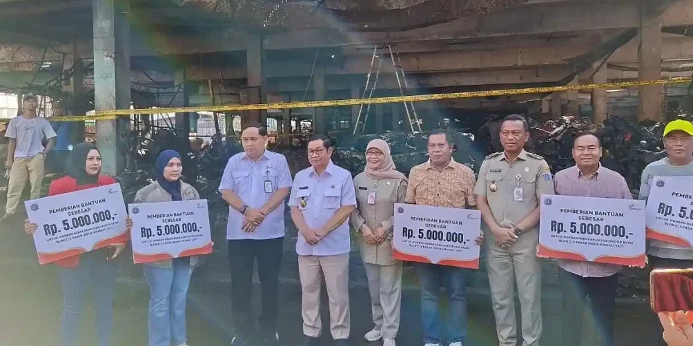 Sebagai bentuk respons cepat, Pemprov DKI Jakarta menyalurkan bantuan tunai sebesar Rp5 juta kepada masing-masing pedagang terdampak